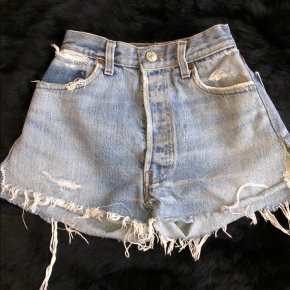 levi shorts size 23